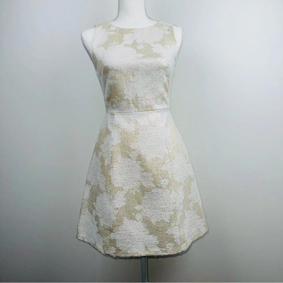Alice + Olivia Ivory Cream Silver Metallic Shift Dress. Women’s Floral Dress - Picture 2 of 8